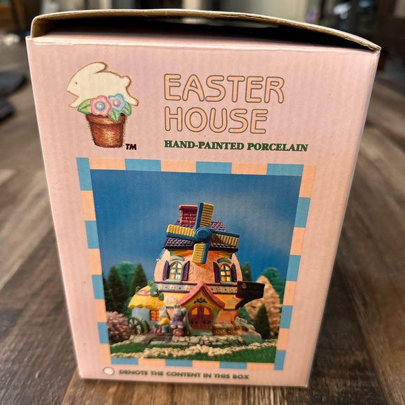 Easter House Hand-Painted Porcelain Decoration - Picture 4 of 5